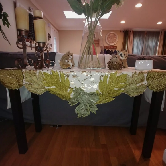 Pier 1 Import Fall Harvest Table Runner Mantal Gold Leaves PierOne $59.95 - Picture 2 of 5